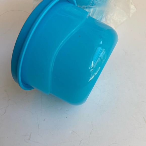 TUPPERWARE Wavy Snack Cups Set 4 Lunch Box 4oz Salt Water Bowls with Lids /Seals - Picture 6 of 6